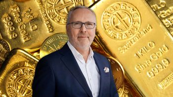 Wyprzedaż złota i srebra przyspiesza. Co się dzieje na rynku metali?