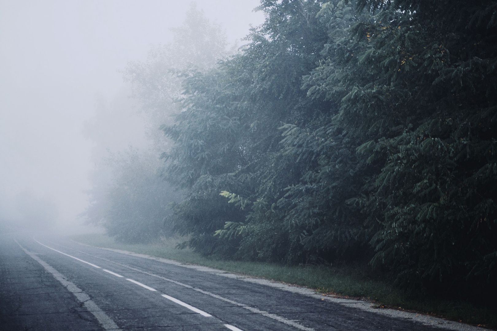 Synoptyk IMGW ostrzega. Będą mgły i gołoledź