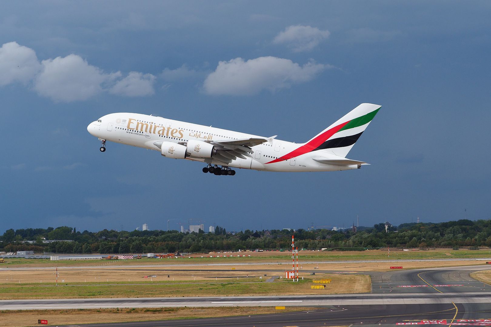 Emirates z rekordowym zyskiem. Będą ogromne premie