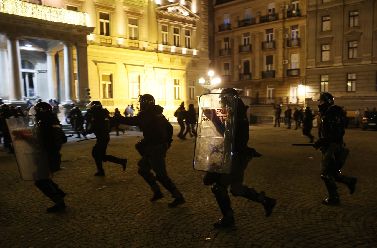 Wrzenie w Belgradzie. Zablokowali centrum miasta, gwałtowne zamieszki