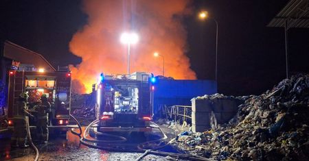 Pożar sortowni odpadów w Bełżycach. Prokuratura wszczęła śledztwo