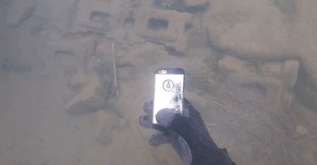 Utopiła IPhona 11 w jeziorze. Nie spodziewała się tego, co się z nim stanie