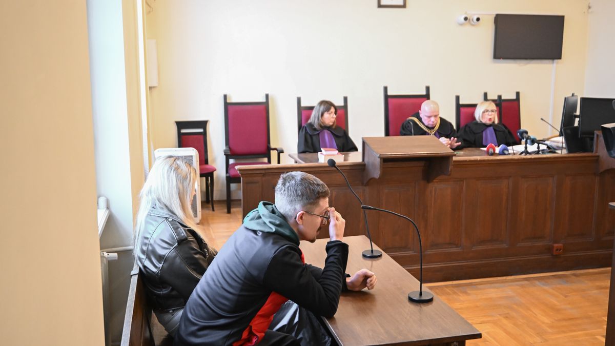 Oskarżyciele posiłkowi Vanessa Breza-Jenssen (L) i Tomasz Bednar