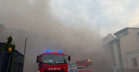 Kłęby dymu nad Chorzowem. Jest apel do mieszkańców