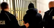 Wola Krzysztoporska: 6-letnie dziecko wsypało poszukiwanego zabójcę: "tatuś bawi się w chowanego i jest w wersalce"