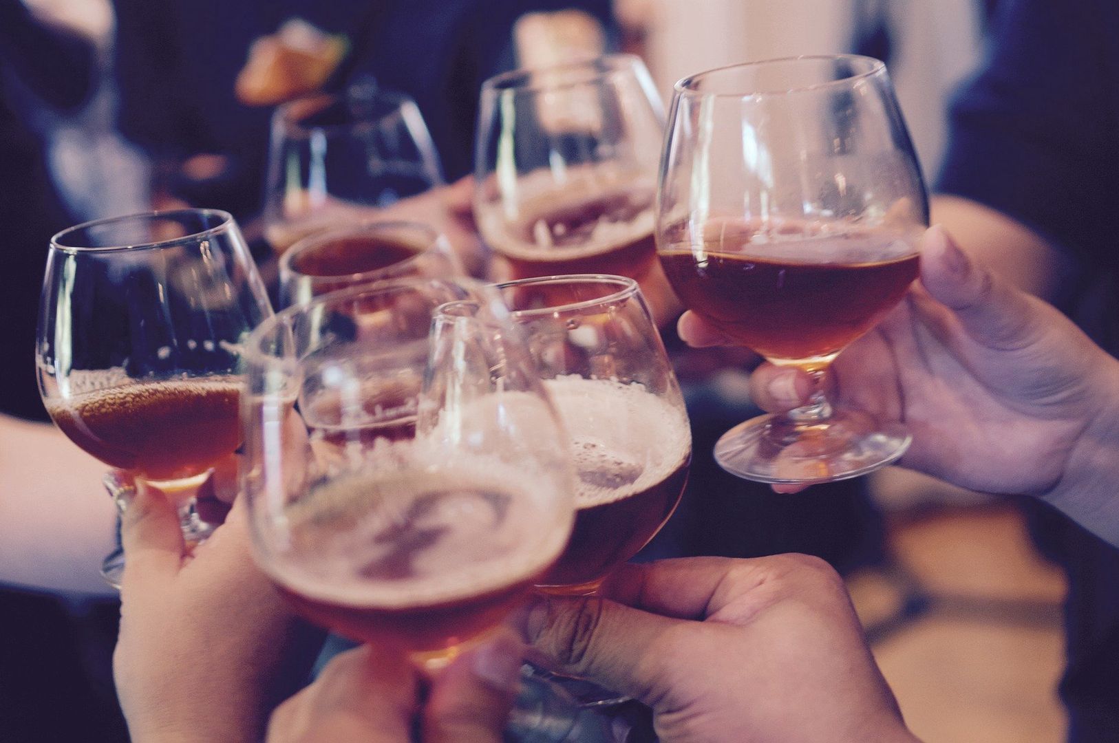 Ile Polacy wydali na alkohol? Kwota za rok 2020 robi wielkie wrażenie