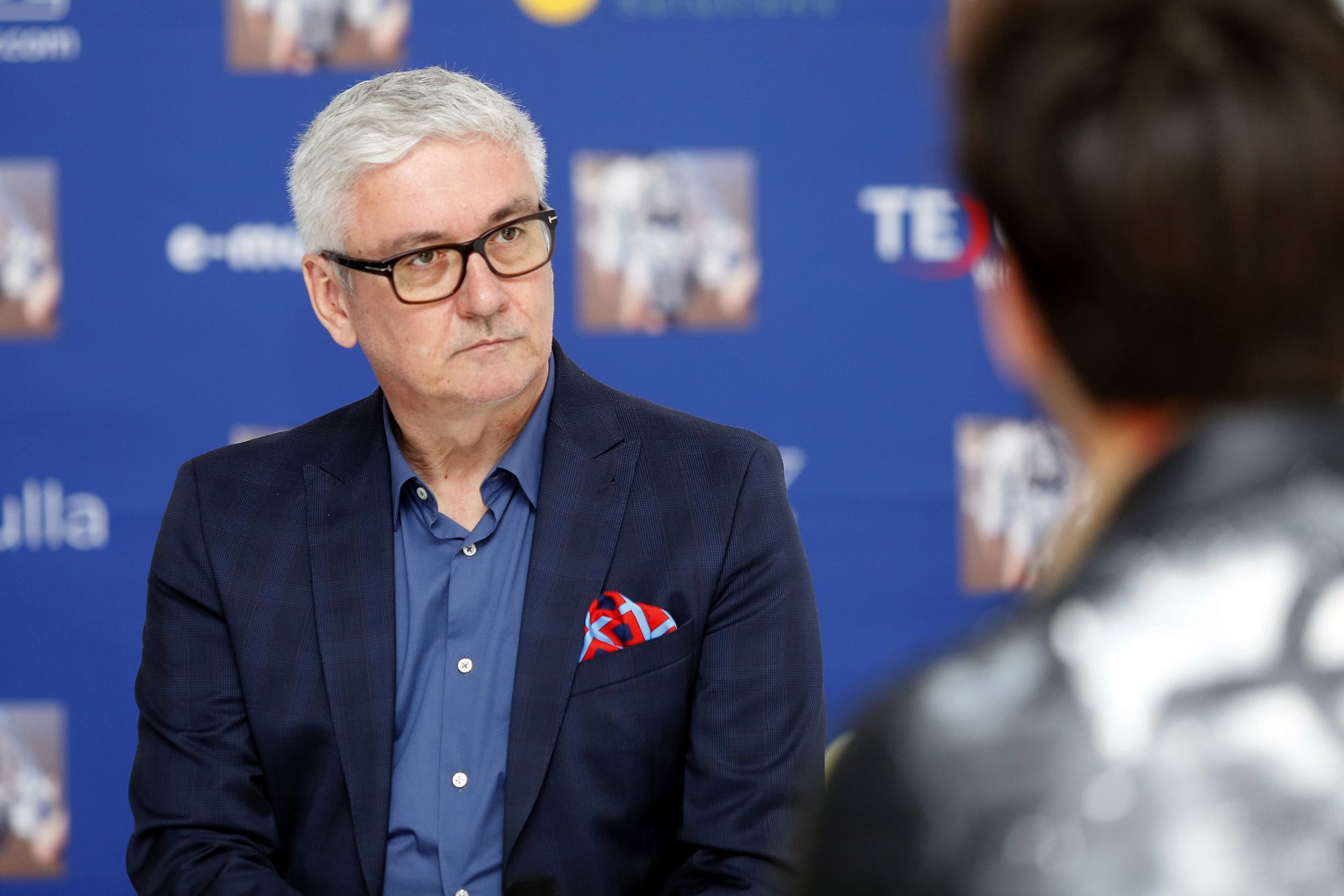 Artur Orzech prowadzi spotkanie z Paullą