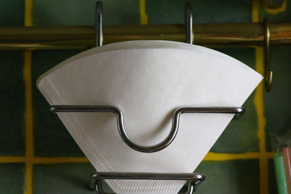 Każdy powinien mieć w kuchni. Przyda się nie tylko do parzenia kawy