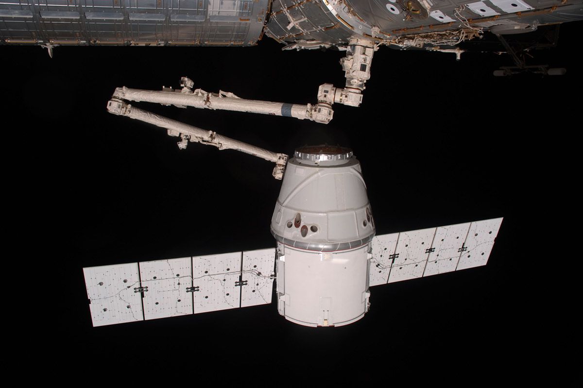 Mokre lądowanie smoka. SpaceX może świętować udaną misję 7