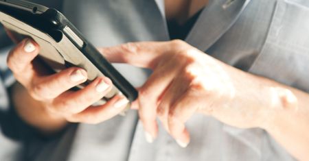 Coraz częściej zwierzamy się chatbotom. Dla części osób stają się cyfrowym towarzyszem