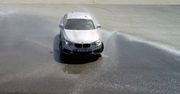 Automatycznie driftujące BMW Serii 2 konkuruje z kierowcą