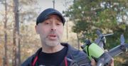 Jak skutecznie wyczyścić dach? Fotograf użył do tego drona