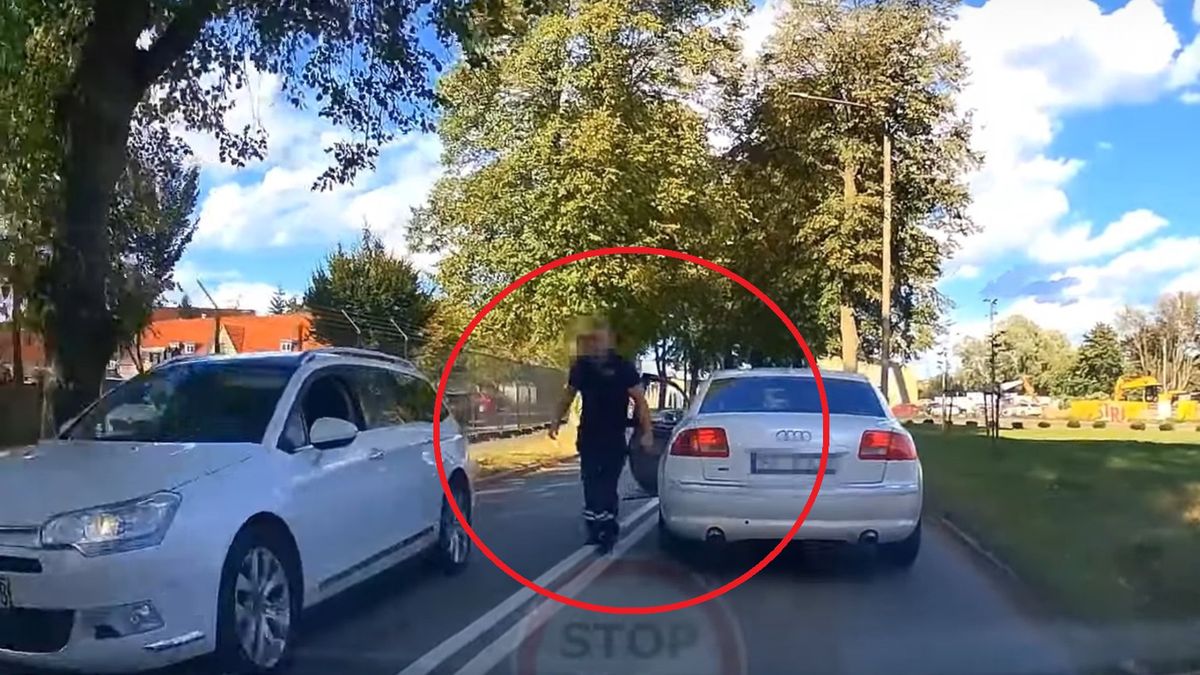 Kierowca audi wściekł się, gdy usłyszał trąbienie