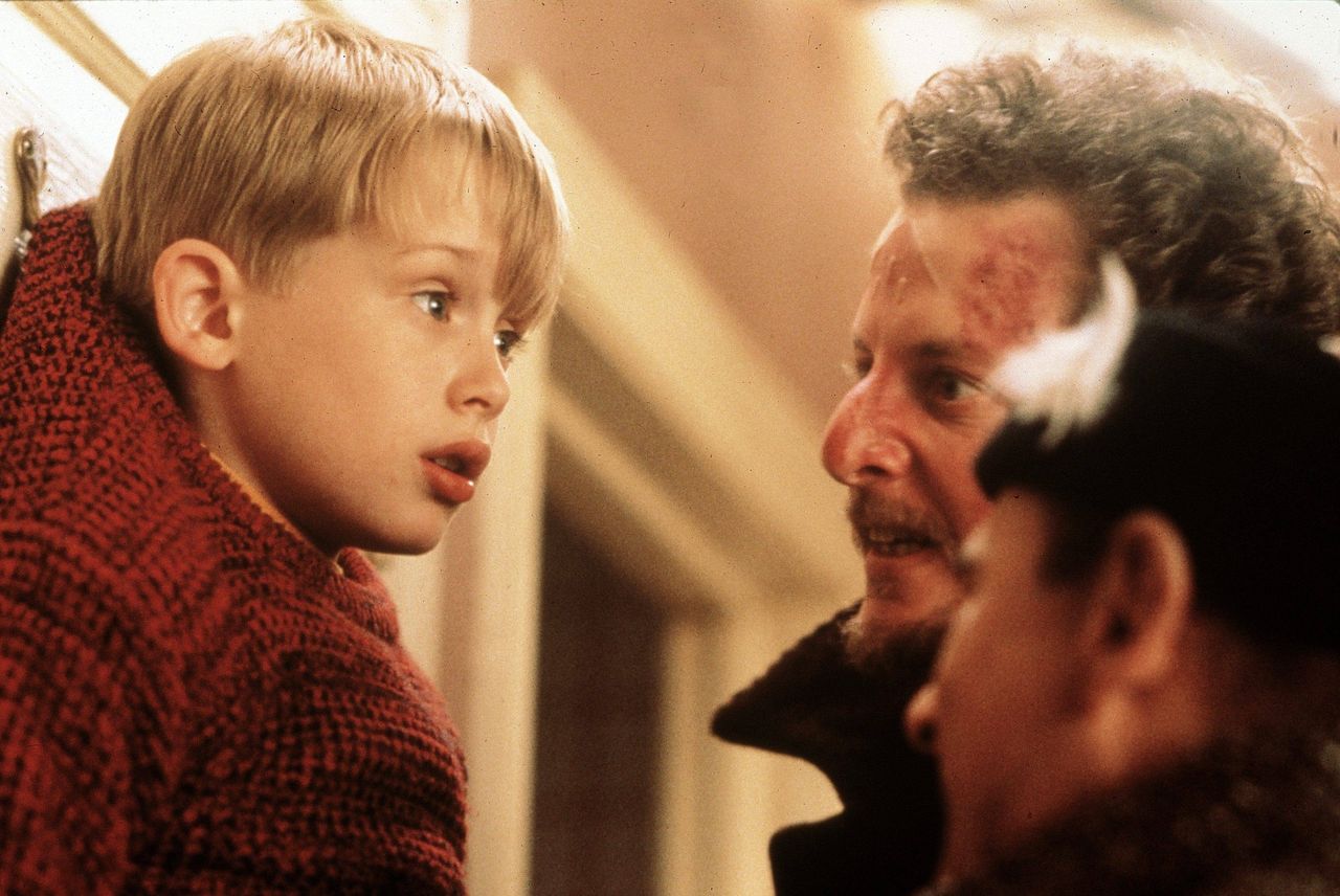 Macaulay Culkin, Daniel Stern i Joe Pesci w filmie "Kevin sam w domu" 