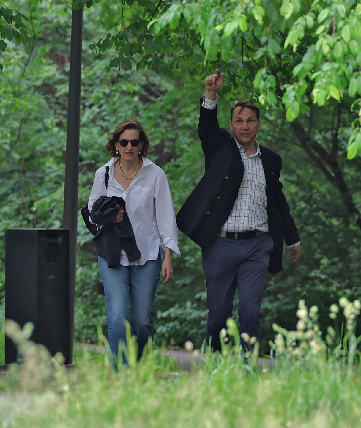 Radosław Sikorski "przyłapany" z żoną na mieście