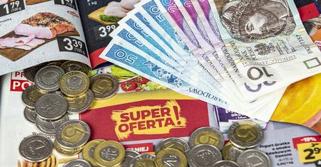 W sklepach ubywa promocji. Gazetki są też coraz cieńsze. Ponowy lockdown jeszcze bardziej to zaostrzy