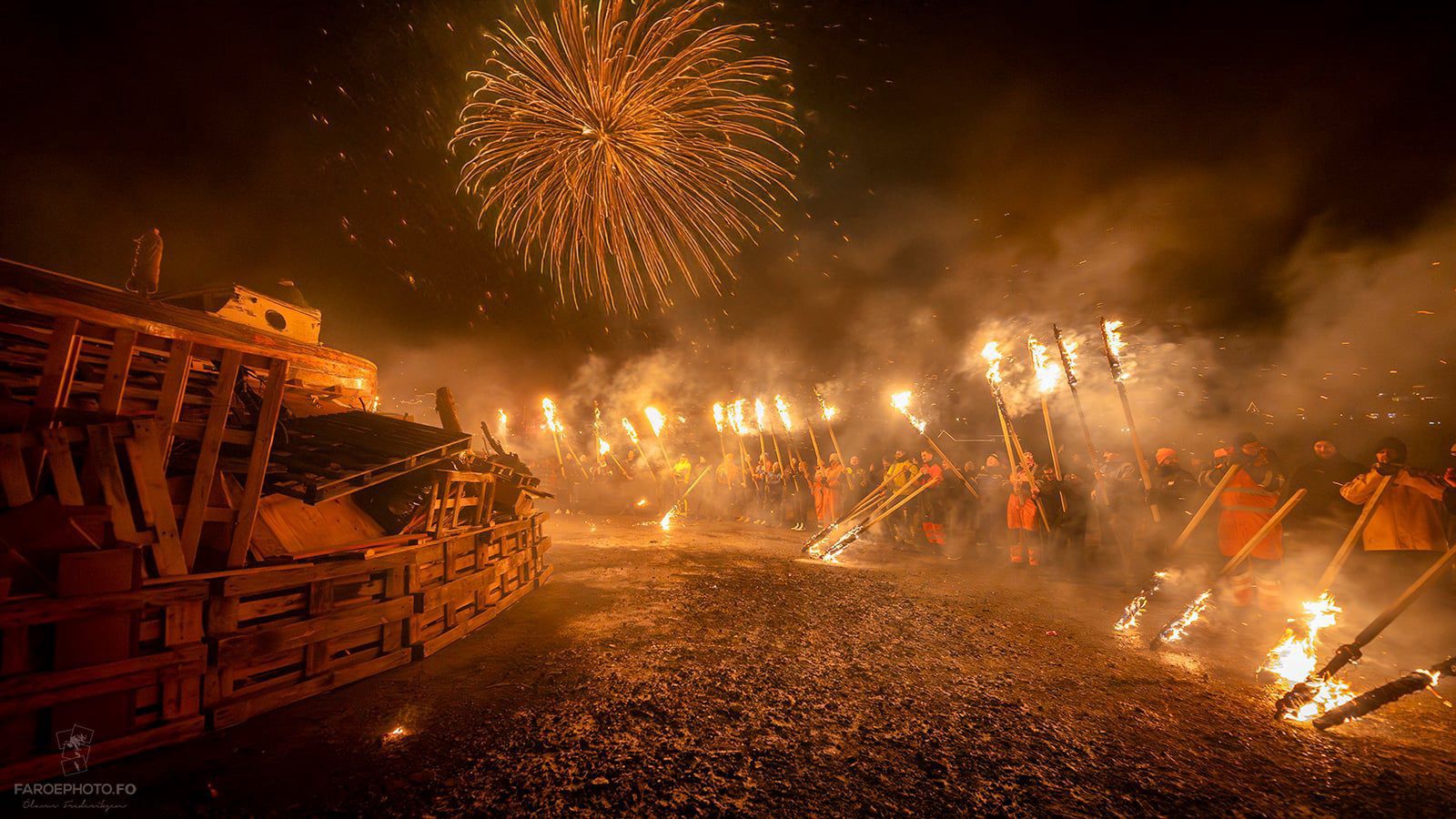 Noworoczne ognisko w Tvøroyri to piękna i widowiskowa tradycja