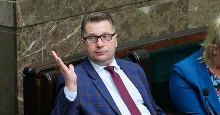 Resort faworyzował placówki kościelne? Burza wokół konkursu MEiN