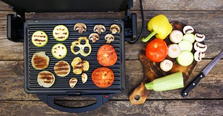 Grill bez dymu i ognia. Wersje elektryczne do nowoczesnej kuchni