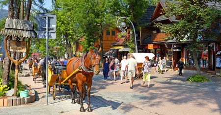 Polacy skracają czerwcówkę? Zadziwiające dane. Hotelarze obniżają ceny