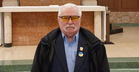 Wałęsa relacjonuje podróż do USA. Pokazał zdjęcia z kościoła