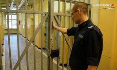 Bytom. Uderzył przechodnia w tył głowy, zerwał łańcuszek. Ale już siedzi