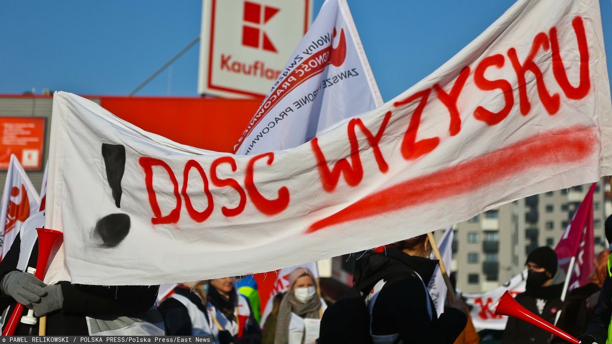 Protest związkowców przeciwko dyskryminacji kobiet przez sieć Kaufland we Wrocławiu, styczeń 2022 