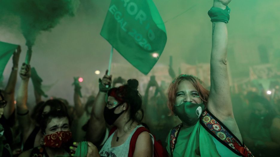 Argentyna. Parlament zalegalizował aborcję. Na zdjęciu: radość zwolenników prawa do aborcji