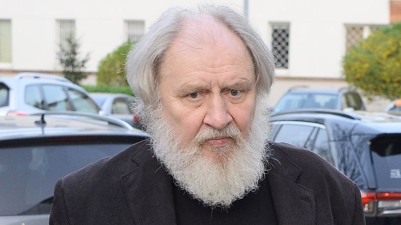 Andrzej Grabowski "przyłapany" z młodszą ukochaną. Nie chcieli się rzucać w oczy! 