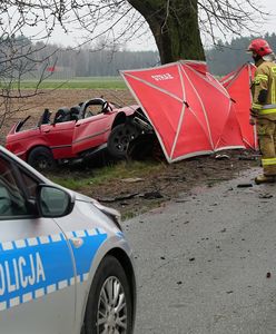 Boników. Tragiczny wypadek. BMW wjechało w drzewo