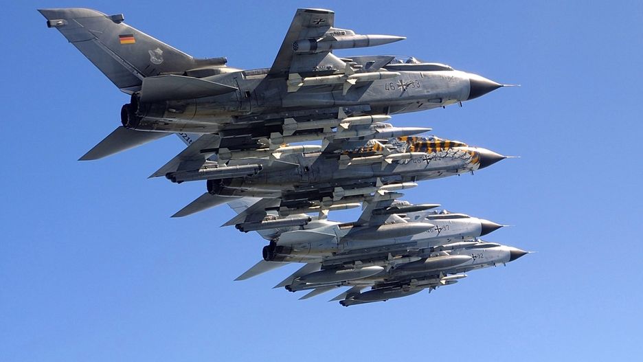 Niemieckie samoloty Tornado ECR z pociskami przeciwradarowymi AGM-88 HARM