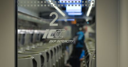 Incydent w pociągu. Pasażer wybił szybę w Pendolino