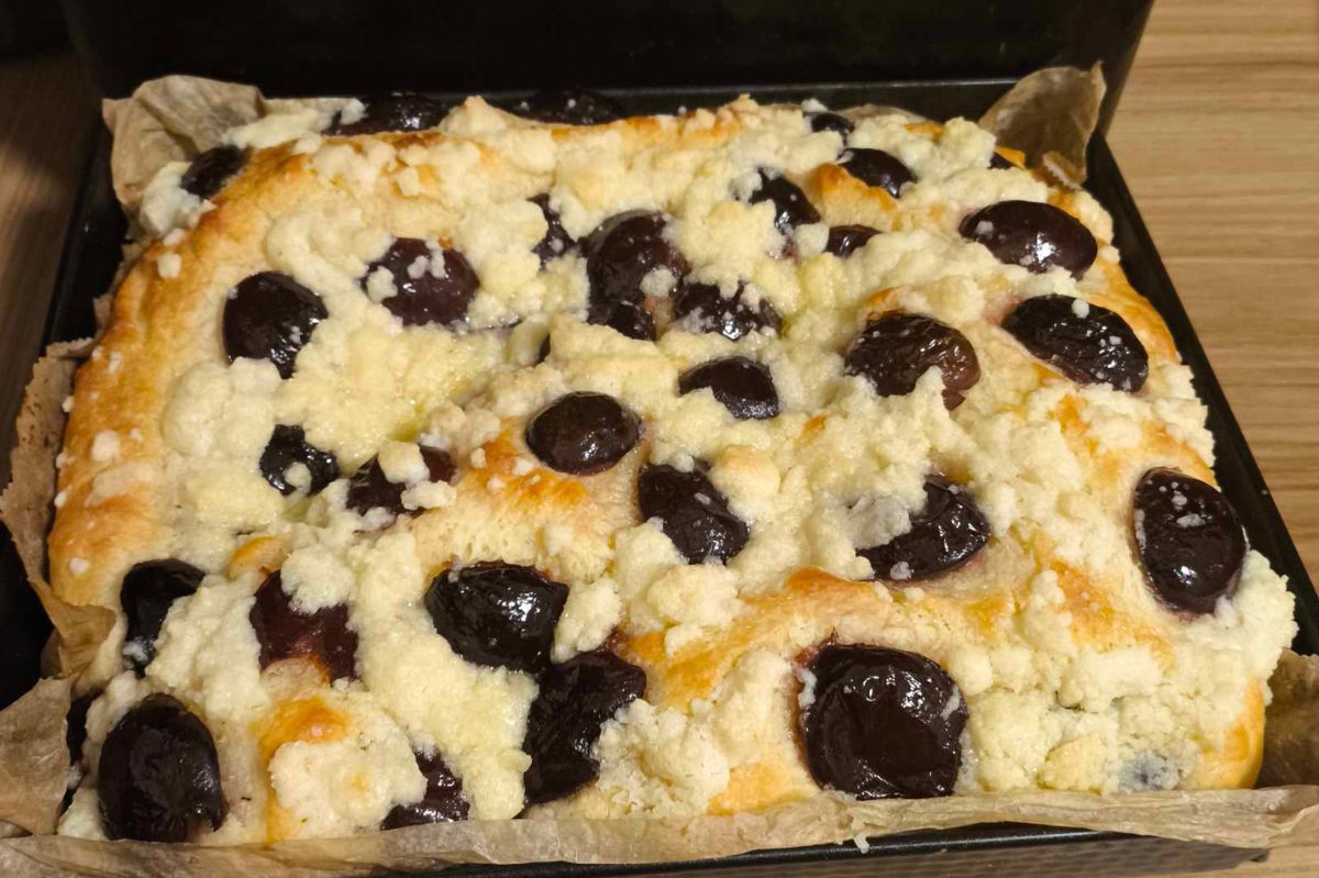 Conquering home baking: Foolproof yeast cake recipe with fruit and crumble