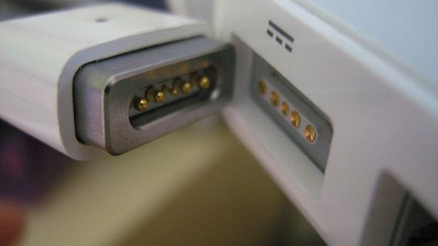 Magnetyczna wtyczka w kolejnych iPadach? 1