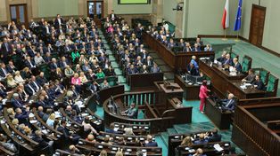 Zaskakujący sondaż. KO wygrywa, ale prawica bierze Sejm