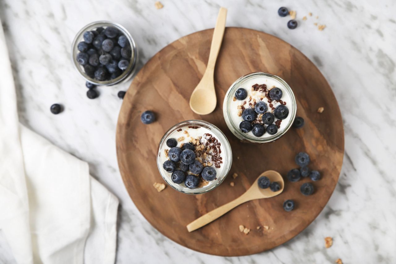 Jogurt – domowy czy ze sklepu? Sprawdzamy, jak wybrać najzdrowszy produkt