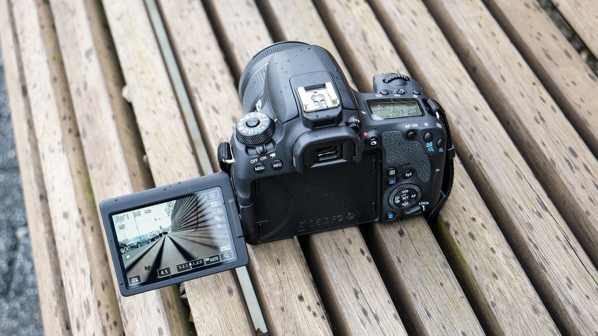 Czy w Canonie 6D Mark II zobaczymy odchylany ekran? 1