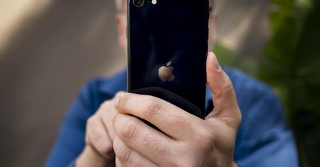 Foxconn szuka pracowników do produkcji iPhone'a 14. Obiecuje bonus