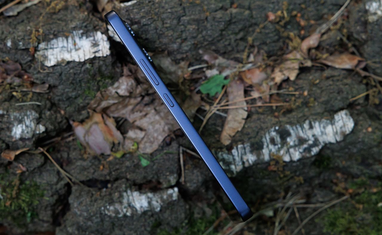 Po lewej OPPO Reno13 Pro 5G, po prawej OPPO Reno13 FS 5G.
