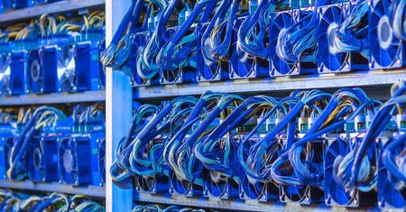 Intel wejdzie na rynek koparek kryptowalut? Producent zapowiada specjalny chip