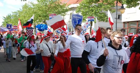 Było barwnie i wesoło! Parada Schumana przeszła ulicami Włocławka