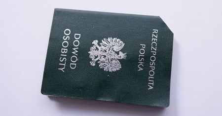 Masz jeszcze stary dowód osobisty? Lepiej go nie wyrzucaj