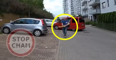 Nagle wybiegł z auta. Miał poziomnicę. Sceny w Gdańsku