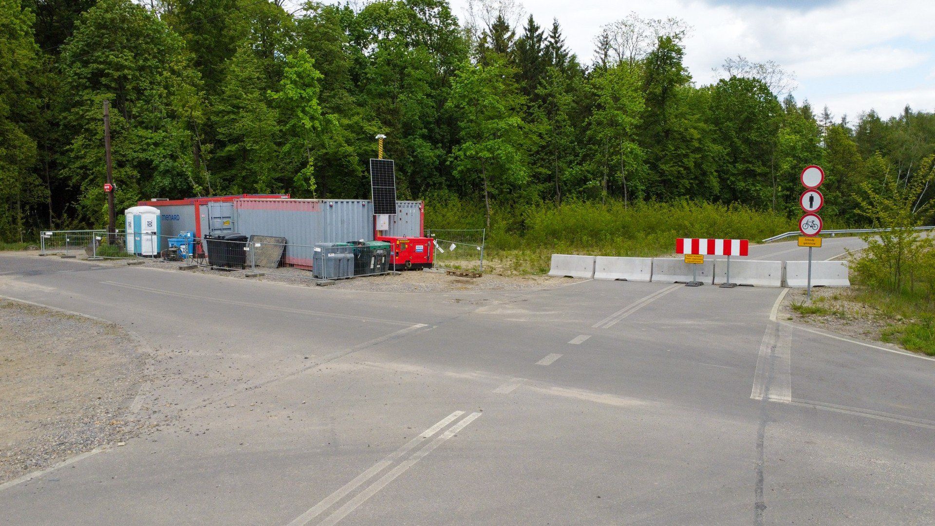 Przy Parkowej w Bolesławiu prowadzone są prace związane z likwidacją pustek podziemnych oraz otworów wiertniczych