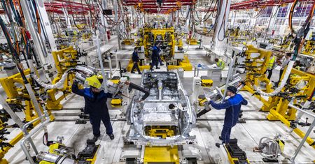 Miał być sukces, jest porażka. Rosjanie będą produkować chińskie auta zamiast mercedesów