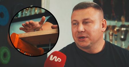 "Nadczłowiek z Podlasia". Rafał Jaroszewski potrafi wbijać gwoździe ręką. Jego popisy są hitem sieci