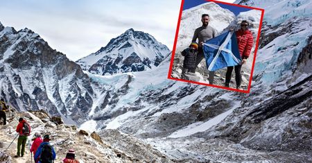 Rodzice w tenisówkach. Dwulatek na ścianie Mount Everestu