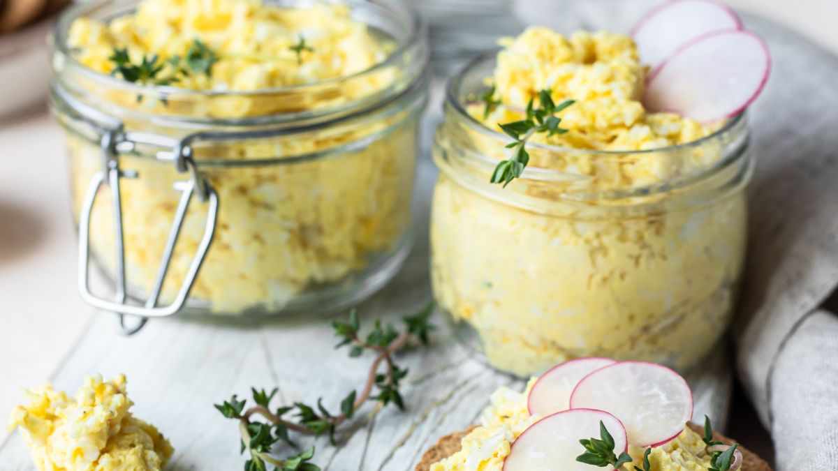 Pasta jajeczna z chrupiącym dodatkiem