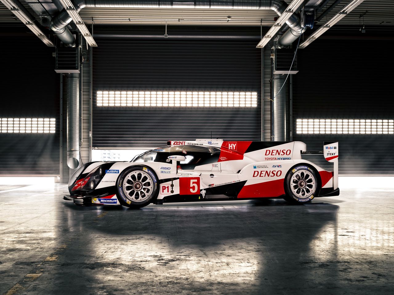 Toyota TS050 Hybrid (2016) - zupełnie nowy bolid do walki o tytuł