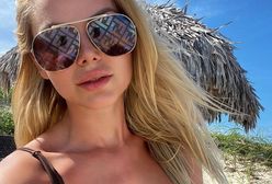 Ciupa w objęciach chłopaka na wakacjach. Ma rajskie widoki